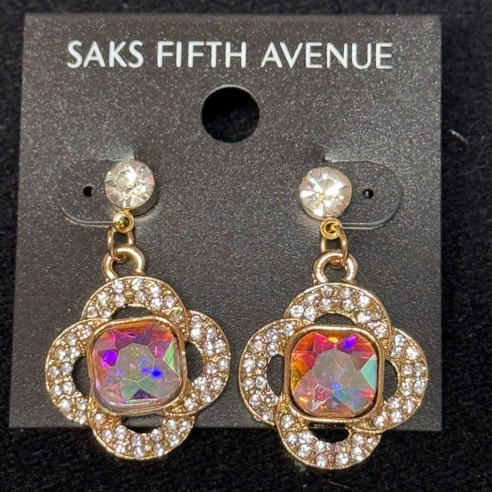 NWT Saks Fifth Avenue Gold Tone Iridescent AB Crystal Clover Drop Earrings 1.5"